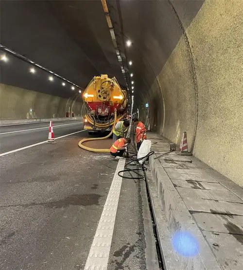 普安隧道排水渠清淤